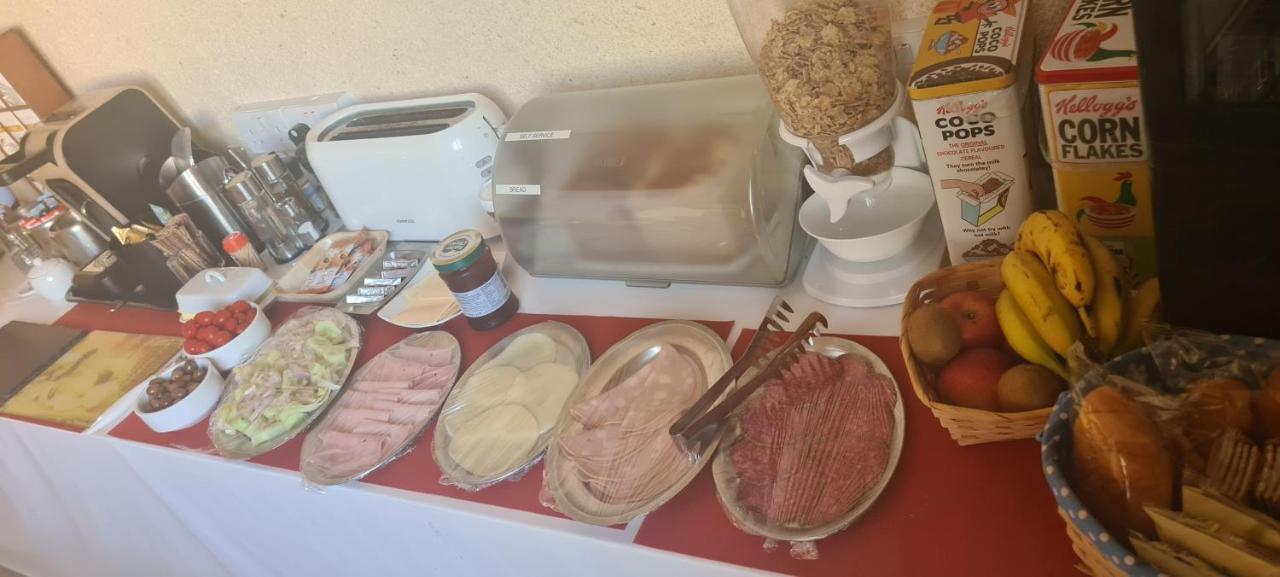 ربات D'Ambrogio Guest House المظهر الخارجي الصورة
